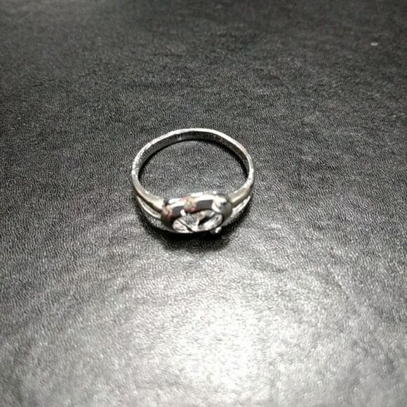 Silver plated heart themed ring size 8 - Picture 4 of 4